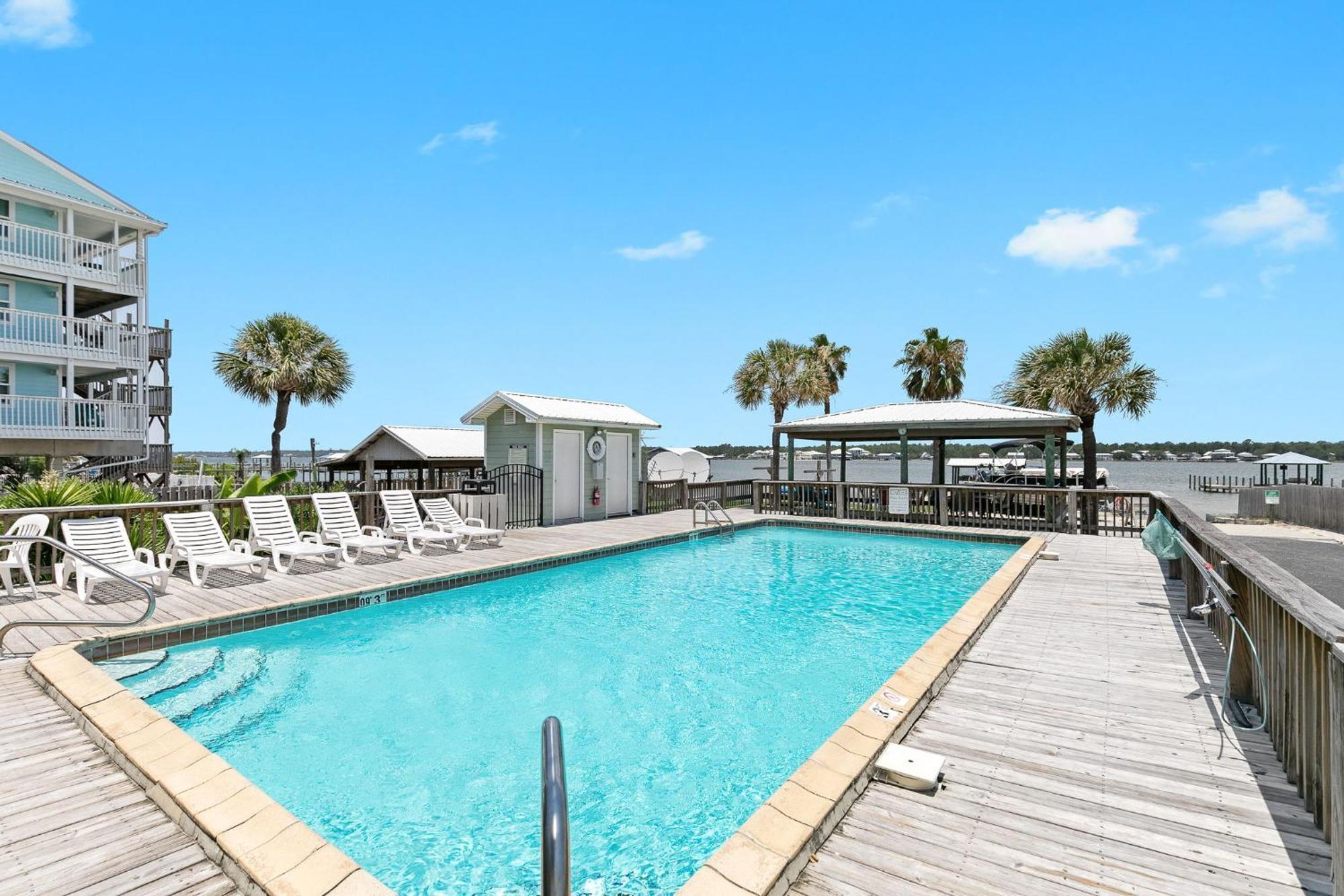 Apartment 3br Gulf Views With Pool, Boat Launch And Dock *