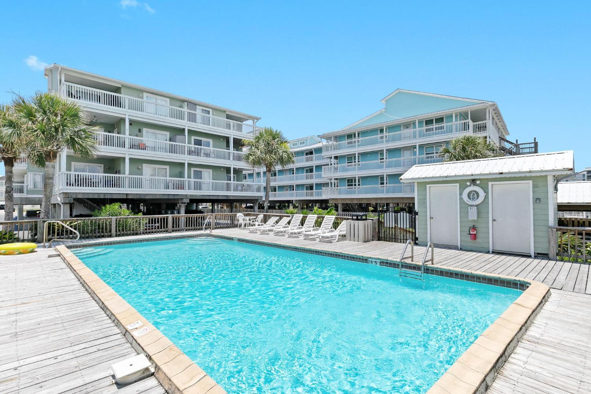 Apartment 3br Gulf Views With Pool, Boat Launch And Dock *