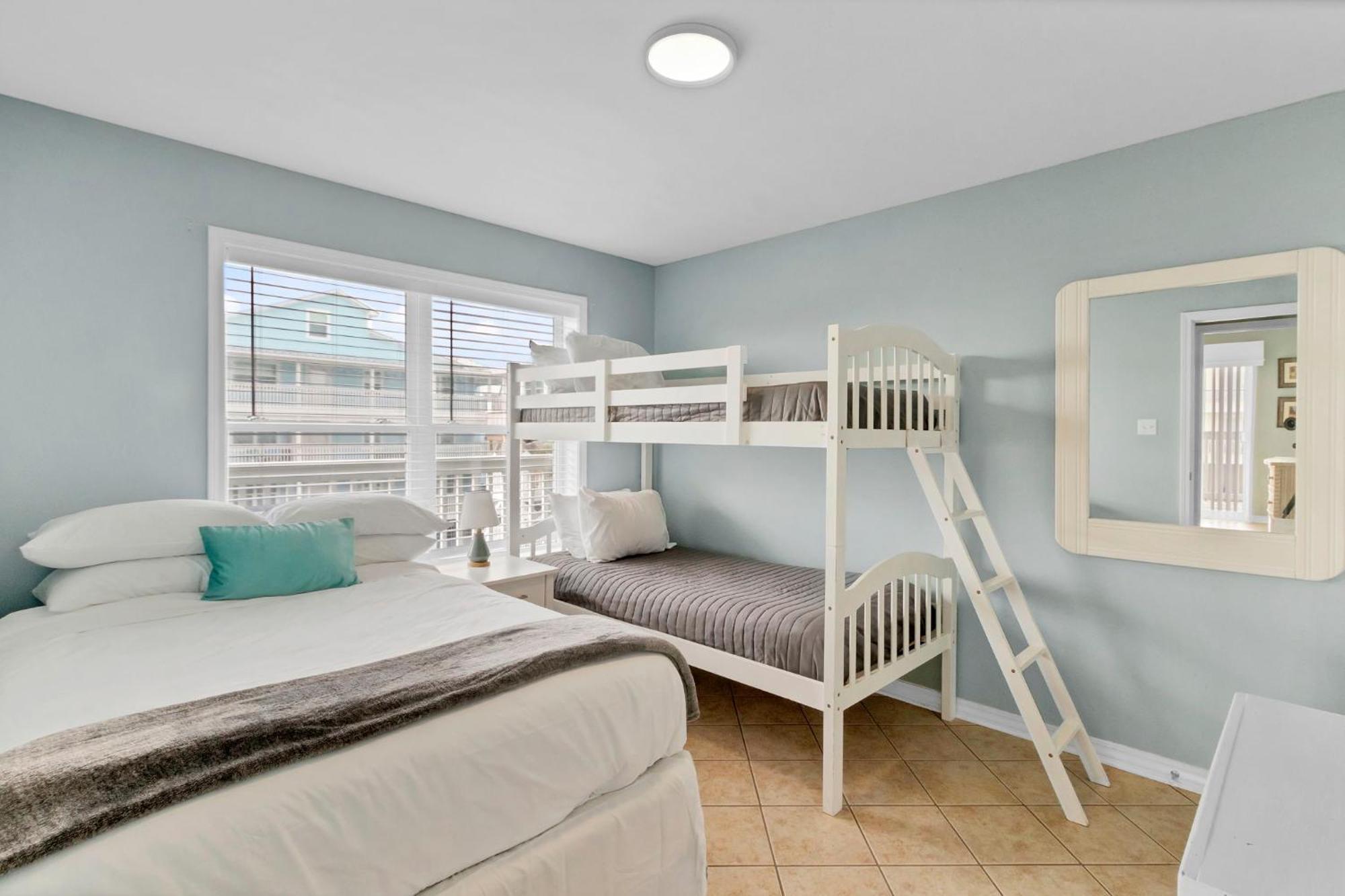 Apartment 3br Gulf Views With Pool, Boat Launch And Dock *